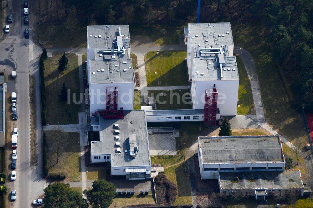 Luftbild Berlin - Gelände Wohnheim - Gebäude an der Waldstraße im Ortsteil Grünau in Berlin, Deutschland