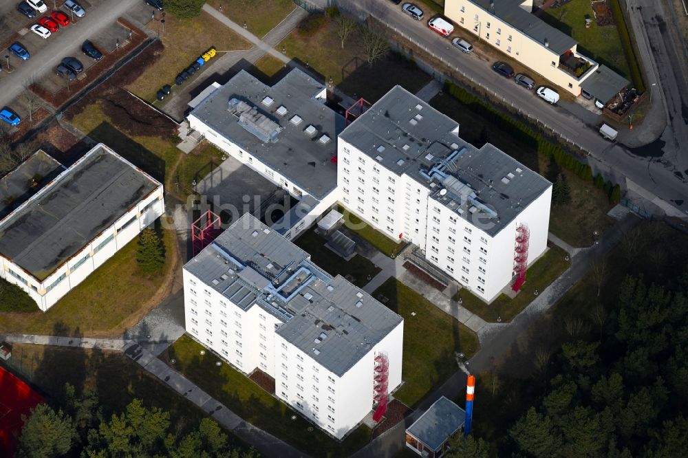 Berlin von oben - Gelände Wohnheim - Gebäude an der Waldstraße im Ortsteil Grünau in Berlin, Deutschland