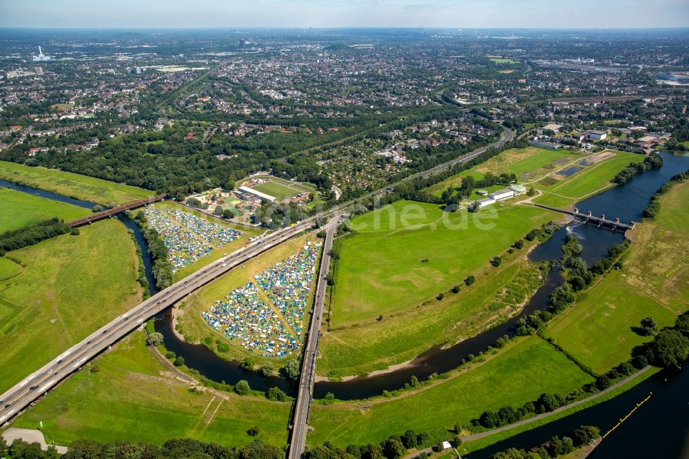 Mülheim an der Ruhr aus der Vogelperspektive: Gelände des Zeltplatz des Ruhr Reggae Summer- Musik- Festival in Mülheim an der Ruhr im Bundesland Nordrhein-Westfalen