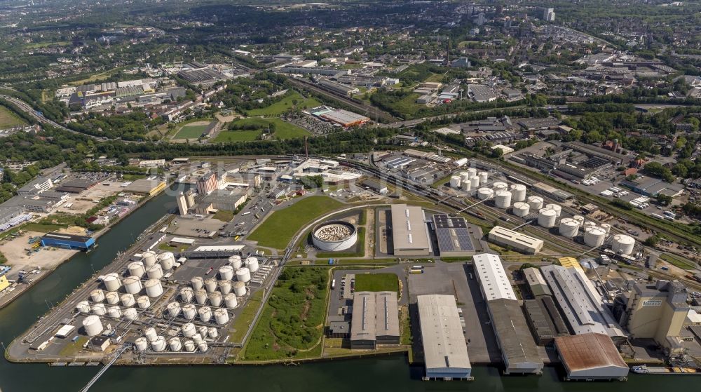 Gelsenkirchen aus der Vogelperspektive: Gelsenkirchener Stadthafen am Rhein-Herne-Kanal in Gelsenkicrhen im Bundesland Nordrhein-Westfalen NRW