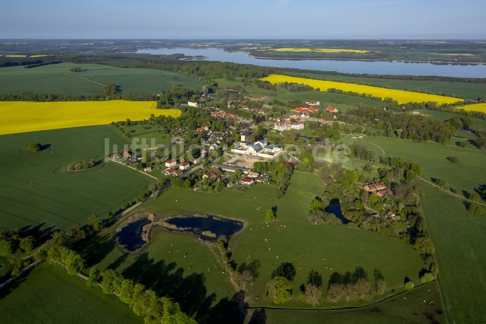 Basedow von oben - Gemeindeansicht von Basedow im Bundesland Mecklenburg-Vorpommern