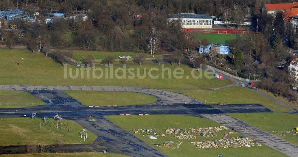 Berlin aus der Vogelperspektive: Gemeinschaftsgärten auf dem ehemaligen Flughafen Tempelhof in Berlin