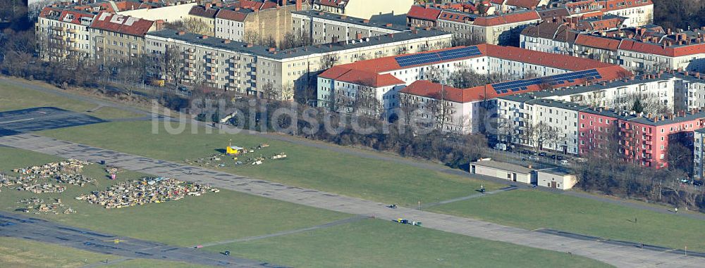 Luftbild Berlin - Gemeinschaftsgärten auf dem ehemaligen Flughafen Tempelhof in Berlin