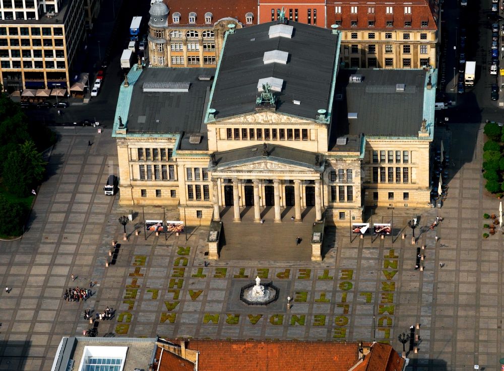 Berlin von oben - Gendarmenmarkt mit dem Gebäudeensemble Deutscher und Französischer Dom, Schauspielhaus in Berlin Mitte