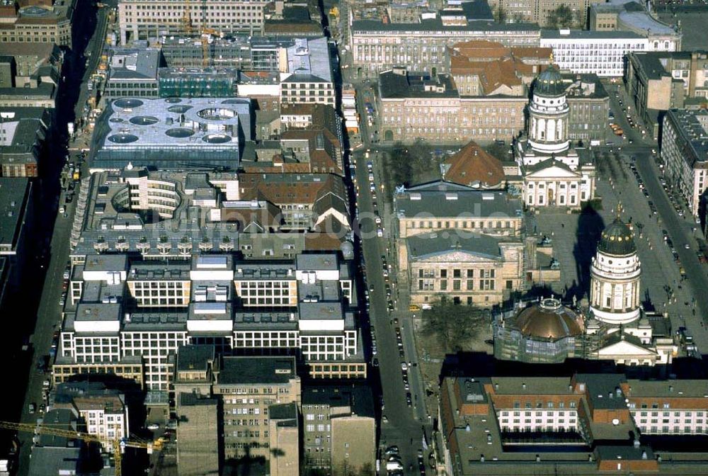 Berlin aus der Vogelperspektive: Gendarmenmarkt und Quartier 205 bis 207 an der Friedrichstrasse.