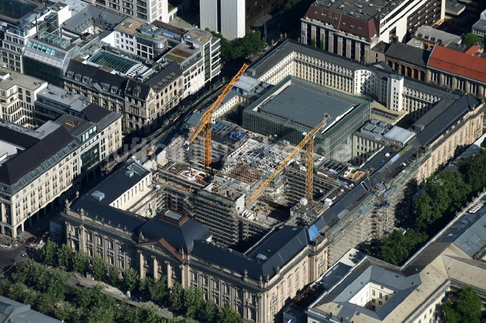 Luftaufnahme Berlin - Generalsanierung und Modernisierung der Staatsbibliothek zu Berlin Unter den Linden im Bezirk Mitte in Berlin