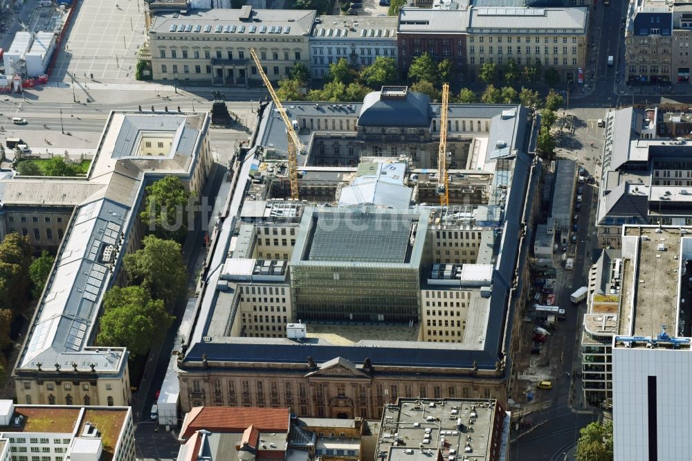 Berlin von oben - Generalsanierung und Modernisierung der Staatsbibliothek zu Berlin Unter den Linden im Bezirk Mitte in Berlin