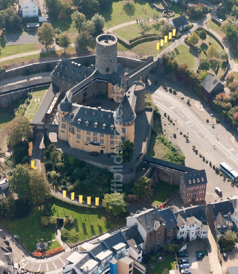 Luftbild Mayen - Genovevaburg - Wahrzeichen der Stadt Mayen im Bundesland Rheinland-Pfalz