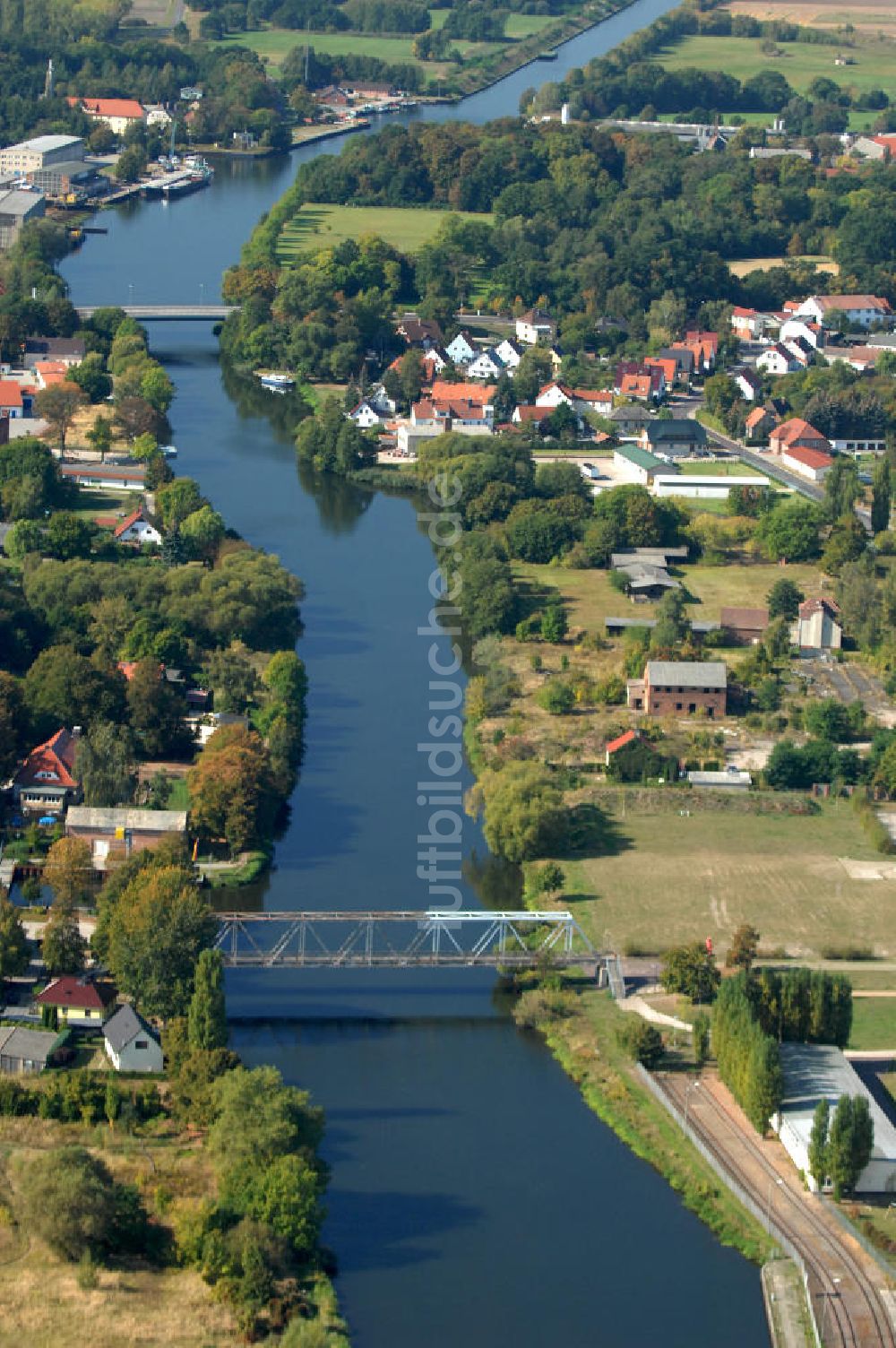 Genthin aus der Vogelperspektive: Genthiner Fußwegbrücke