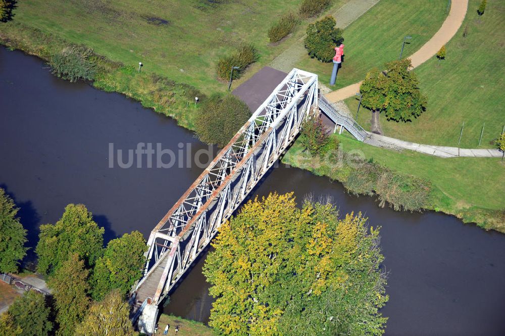 Genthin aus der Vogelperspektive: Genthiner Fußwegbrücke