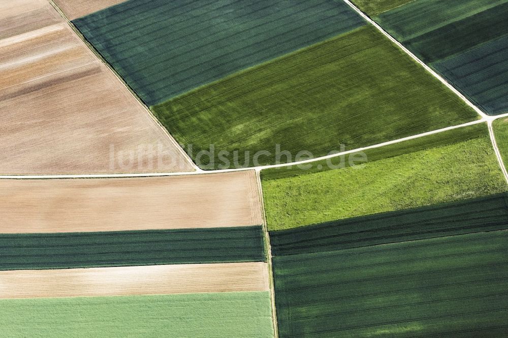 Luftbild Rennertshofen - Gepflügter Acker und Wiese in Rennertshofen im Bundesland Bayern, Deutschland