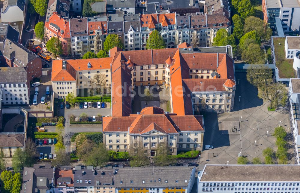 Dortmund von oben - Gerichts- Gebäudekomplex Amtsgericht Dortmund an der Gerichtsstraße im Ortsteil Kaiserbrunnen in Dortmund im Bundesland Nordrhein-Westfalen, Deutschland