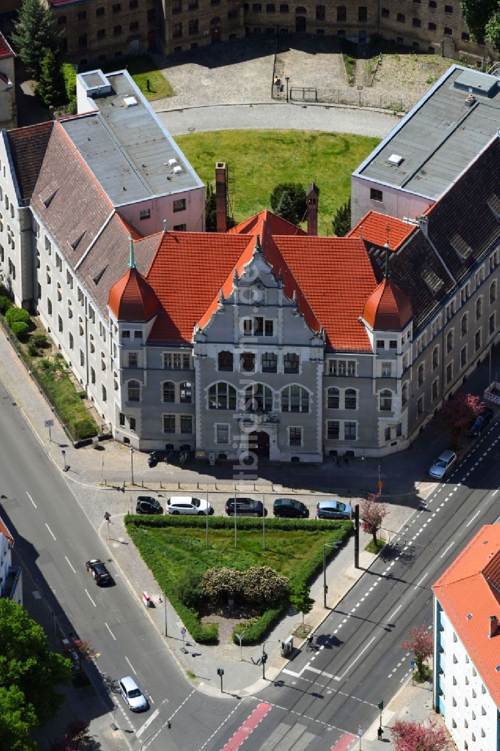 Luftaufnahme Berlin - Gerichts- Gebäudekomplex des Amtsgerichtes Köpenick am Mandrellplatz im Stadtteil Köpenick in Berlin, Deutschland