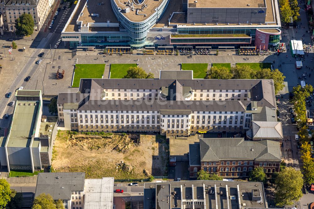 Duisburg aus der Vogelperspektive: Gerichts- Gebäudekomplex Landgericht und Amtsgericht in Duisburg im Bundesland Nordrhein-Westfalen, Deutschland