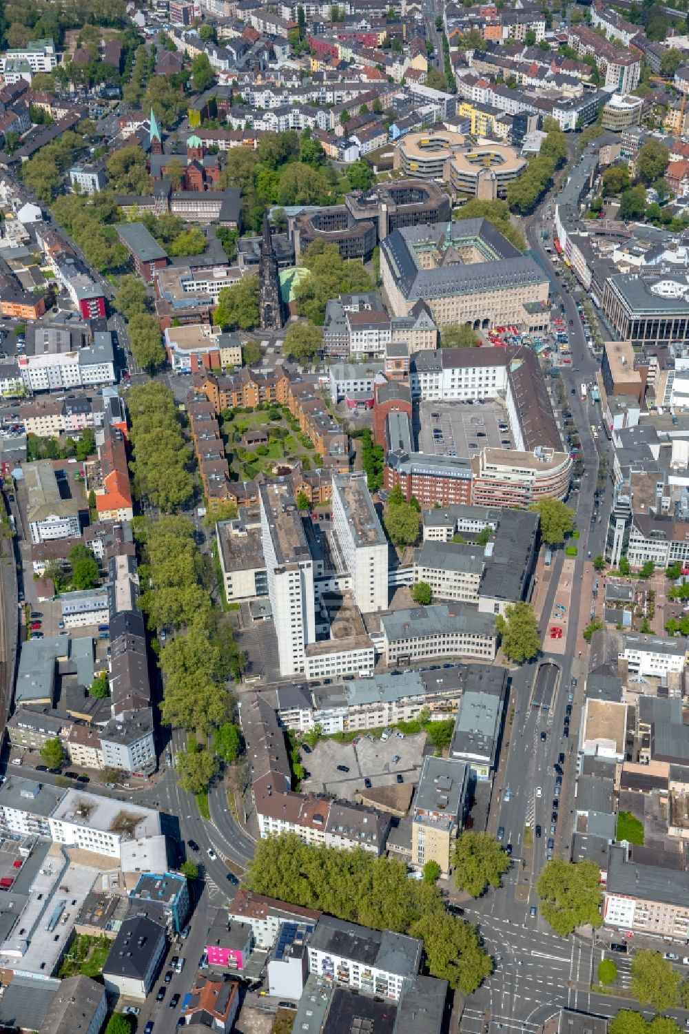 Bochum aus der Vogelperspektive: Gerichts- Gebäudekomplex des Landgericht Bochum und der Staatsanwaltschaft am Südring in Bochum im Bundesland Nordrhein-Westfalen, Deutschland