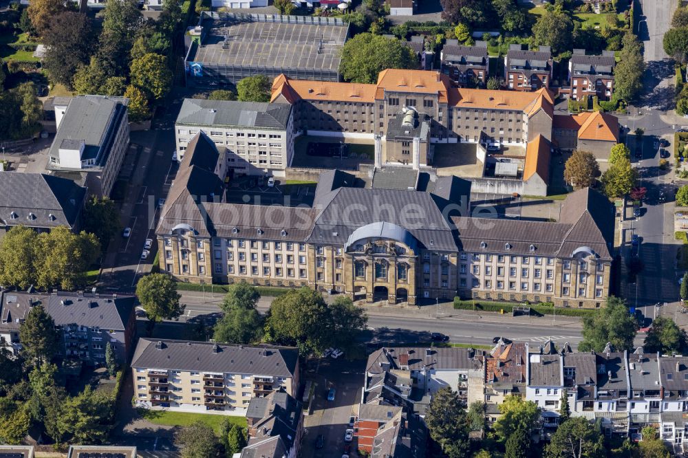 Mönchengladbach von oben - Gerichts- Gebäudekomplex in Mönchengladbach im Bundesland Nordrhein-Westfalen, Deutschland