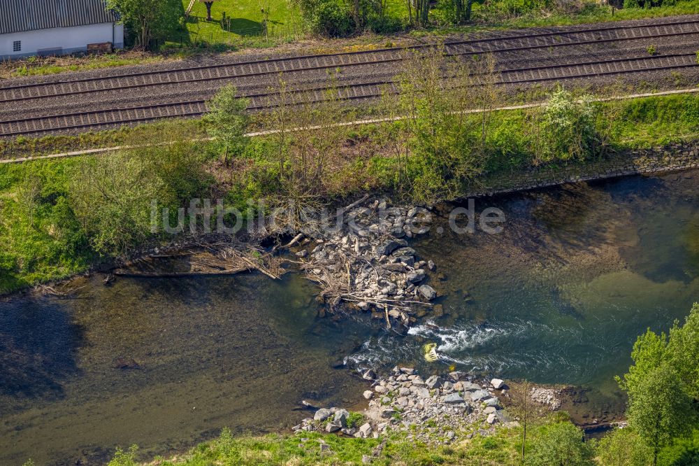 Bestwig von oben - Geröllverengungen am Flußverlauf der Ruhr in Bestwig im Bundesland Nordrhein-Westfalen, Deutschland