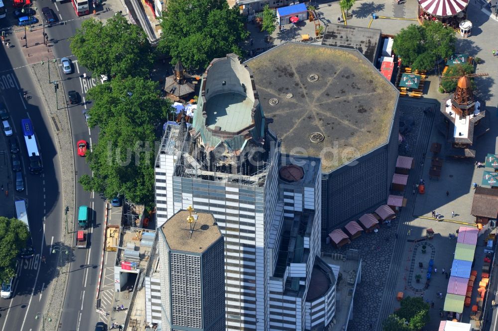 Luftaufnahme Berlin Charlottenburg - Gerüst - Hüllen fallen an der Kaiser-Wilhelm-Gedächtnis-Kirche in Berlin-Charlottenburg