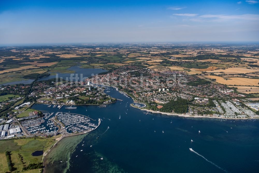 Neustadt in Holstein von oben - Gesamtübersicht mit Außenbezirken und Innenstadtbereich in Neustadt in Holstein im Bundesland Schleswig-Holstein, Deutschland