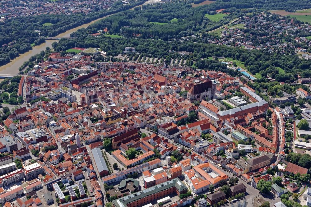 Ingolstadt aus der Vogelperspektive: Gesamtübersicht der Innenstadt von Ingolstadt im Bundesland Bayern