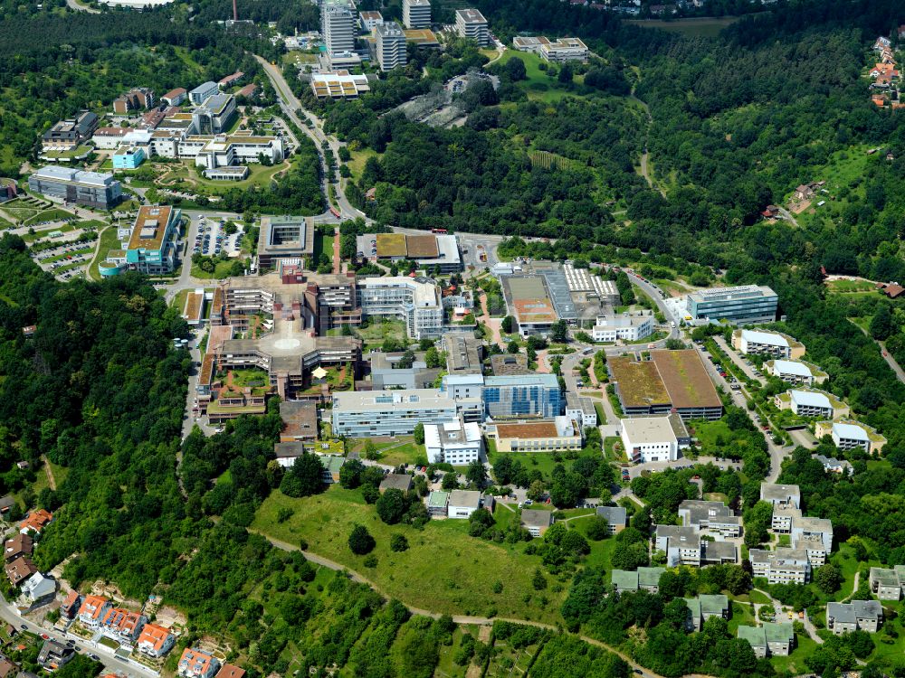 Tübingen aus der Vogelperspektive: Gesamtübersicht des Klinikgelände des Krankenhauses Medizinische Universitätsklinik auf dem Schnarrenberg in Tübingen im Bundesland Baden-Württemberg, Deutschland