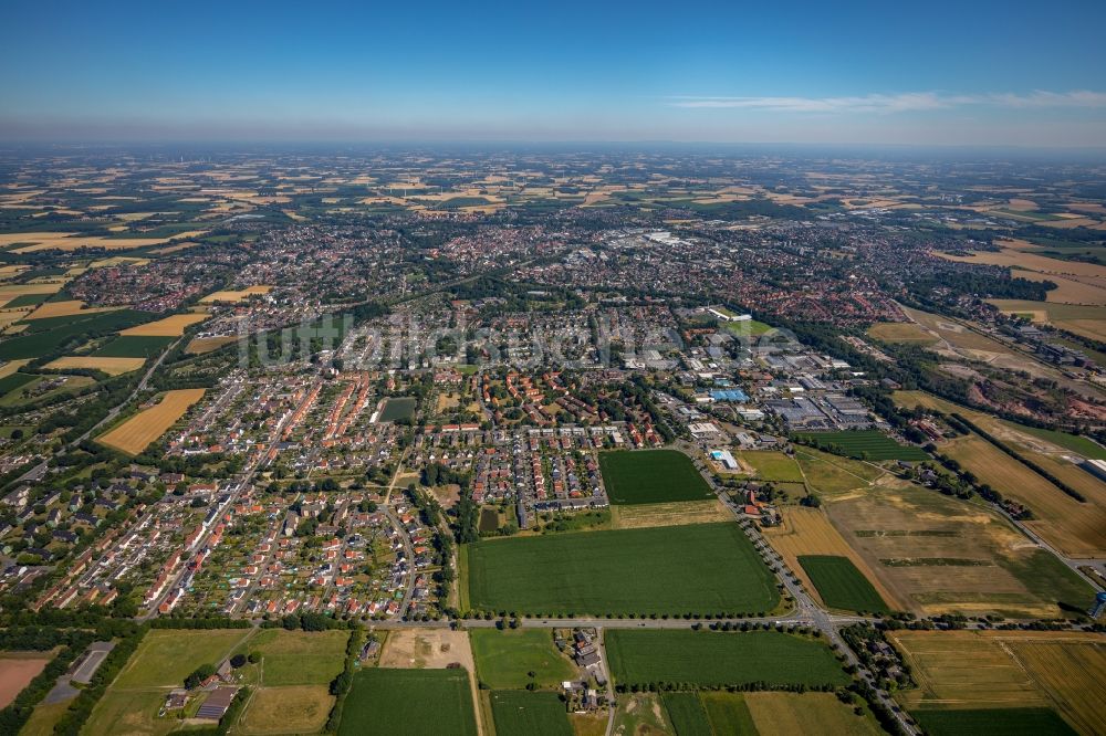 Luftbild Ahlen - Gesamtübersicht und Stadtgebiet mit Außenbezirken und Innenstadtbereich in Ahlen im Bundesland Nordrhein-Westfalen, Deutschland