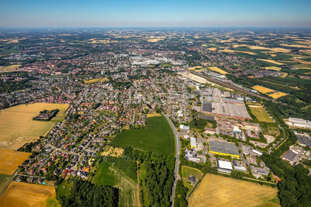 Luftbild Ahlen - Gesamtübersicht und Stadtgebiet mit Außenbezirken und Innenstadtbereich in Ahlen im Bundesland Nordrhein-Westfalen, Deutschland