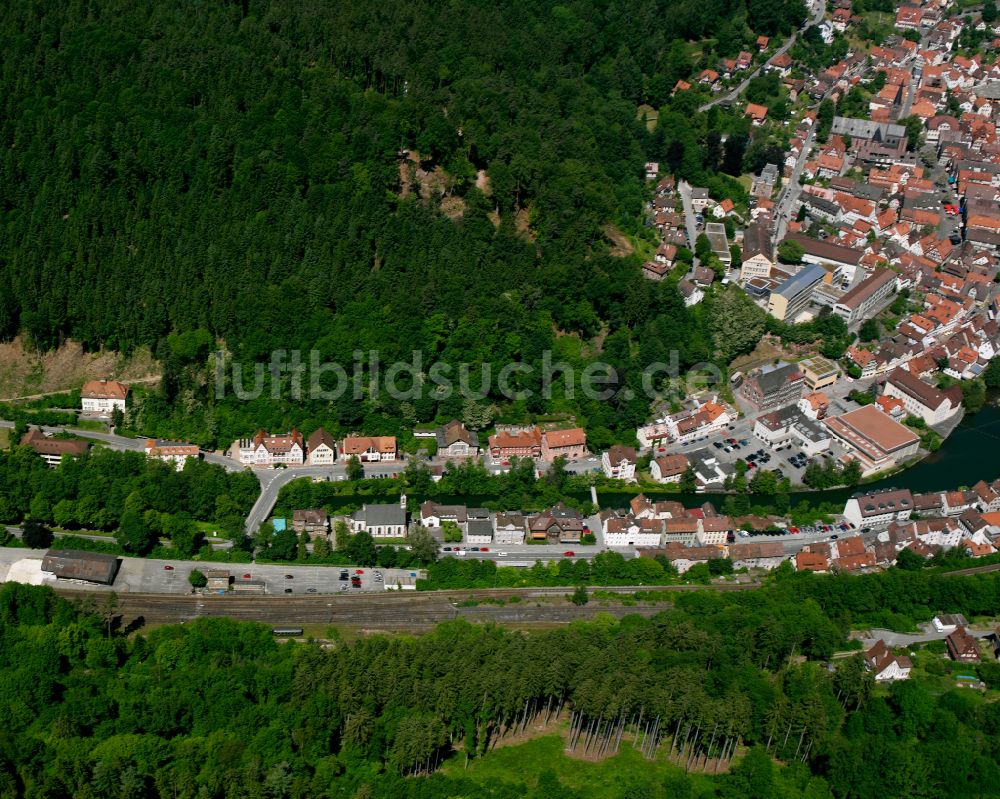 Alzenberg aus der Vogelperspektive: Gesamtübersicht und Stadtgebiet mit Außenbezirken und Innenstadtbereich in Alzenberg im Bundesland Baden-Württemberg, Deutschland