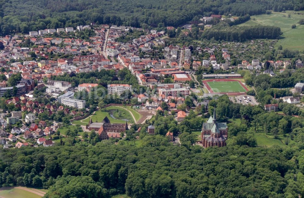 Luftbild Bad Doberan - Gesamtübersicht und Stadtgebiet mit Außenbezirken und Innenstadtbereich in Bad Doberan im Bundesland Mecklenburg-Vorpommern, Deutschland