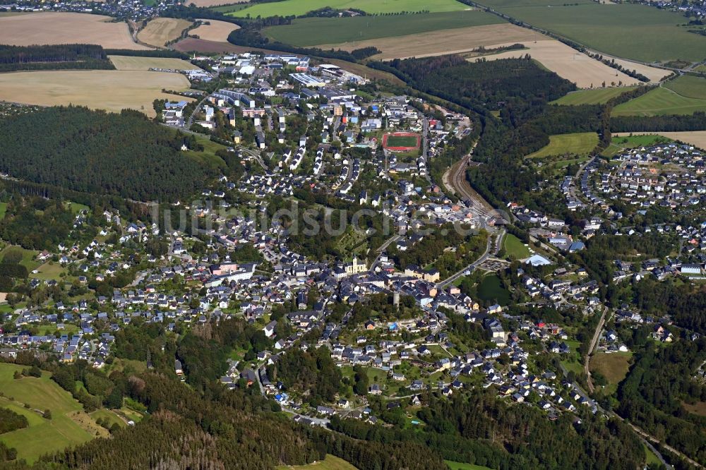 Bad Lobenstein aus der Vogelperspektive: Gesamtübersicht und Stadtgebiet mit Außenbezirken und Innenstadtbereich in Bad Lobenstein im Bundesland Thüringen, Deutschland