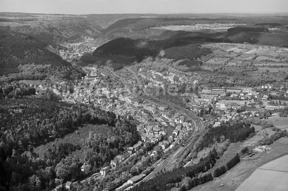 Calw aus der Vogelperspektive: Gesamtübersicht und Stadtgebiet mit Außenbezirken und Innenstadtbereich in Calw im Bundesland Baden-Württemberg, Deutschland