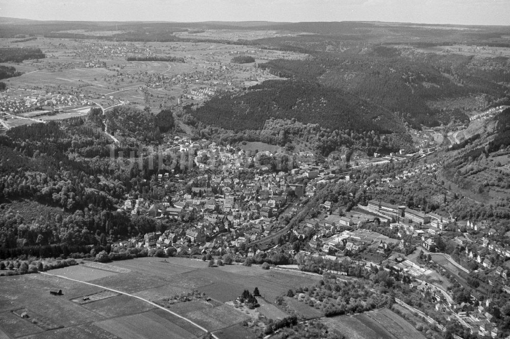 Luftbild Calw - Gesamtübersicht und Stadtgebiet mit Außenbezirken und Innenstadtbereich in Calw im Bundesland Baden-Württemberg, Deutschland