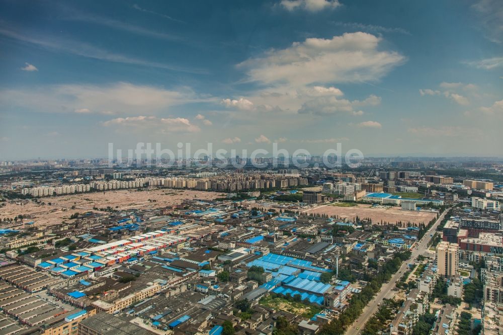 Luftbild Chengdu Shi - Gesamtübersicht und Stadtgebiet mit Außenbezirken und Innenstadtbereich in Chengdu Shi in Sichuan Sheng, China