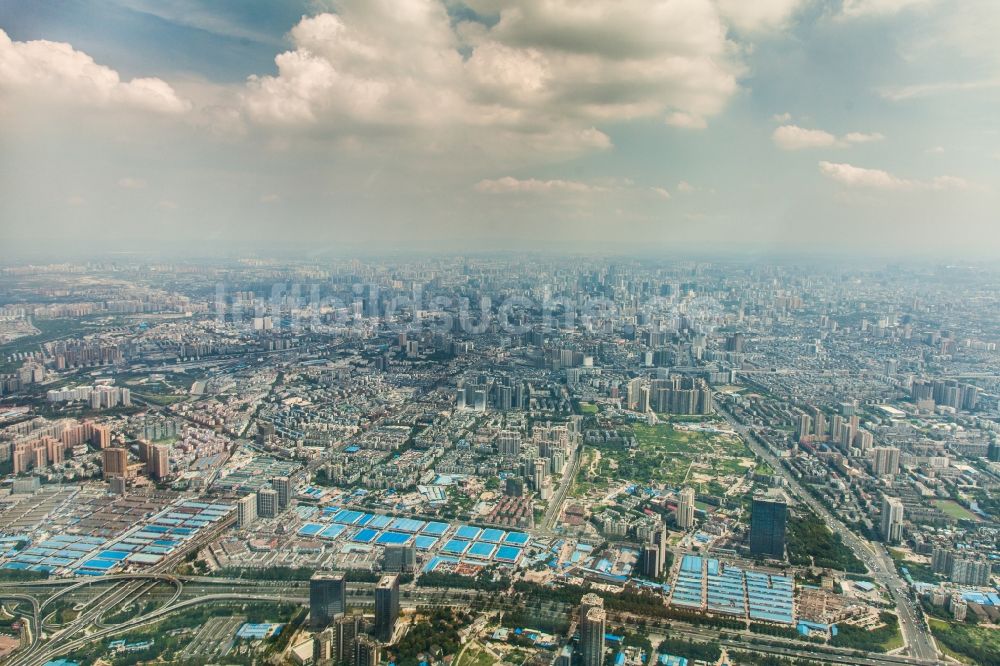 Chengdu Shi von oben - Gesamtübersicht und Stadtgebiet mit Außenbezirken und Innenstadtbereich in Chengdu Shi in Sichuan Sheng, China