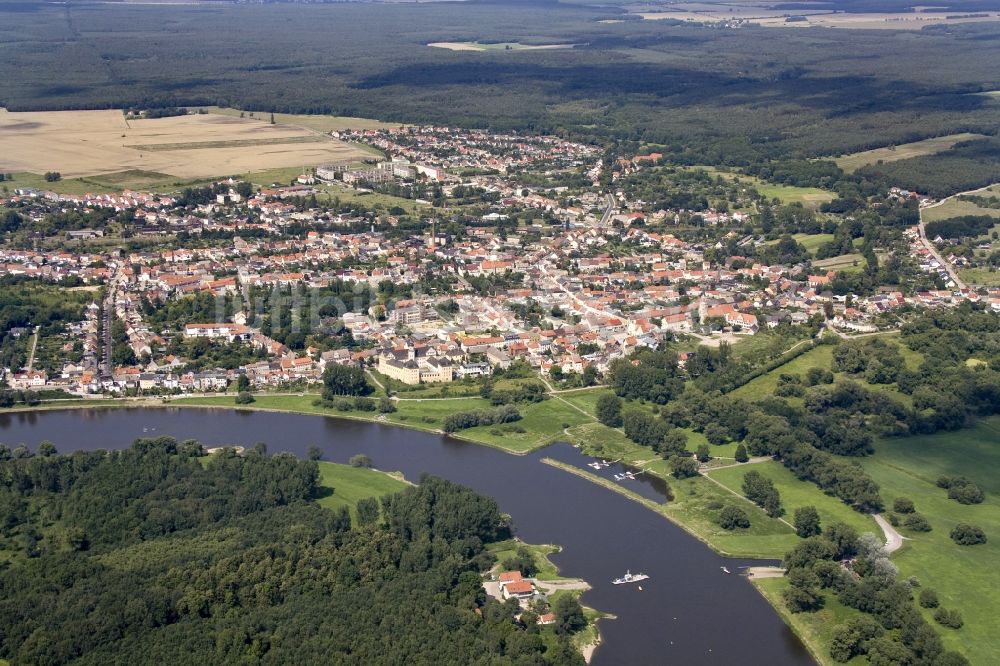 Luftaufnahme Coswig - Gesamtübersicht und Stadtgebiet mit Außenbezirken und Innenstadtbereich in Coswig im Bundesland Sachsen