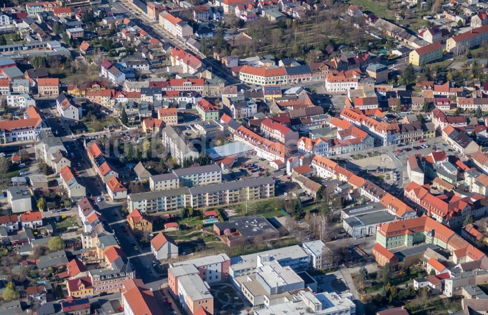 Luftaufnahme Elsterwerda - Gesamtübersicht und Stadtgebiet mit Außenbezirken und Innenstadtbereich in Elsterwerda im Bundesland Brandenburg, Deutschland