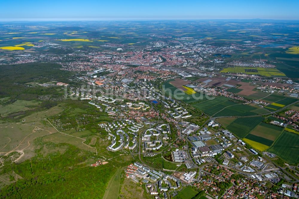 Erfurt von oben - Gesamtübersicht und Stadtgebiet mit Außenbezirken und Innenstadtbereich in Erfurt im Bundesland Thüringen, Deutschland