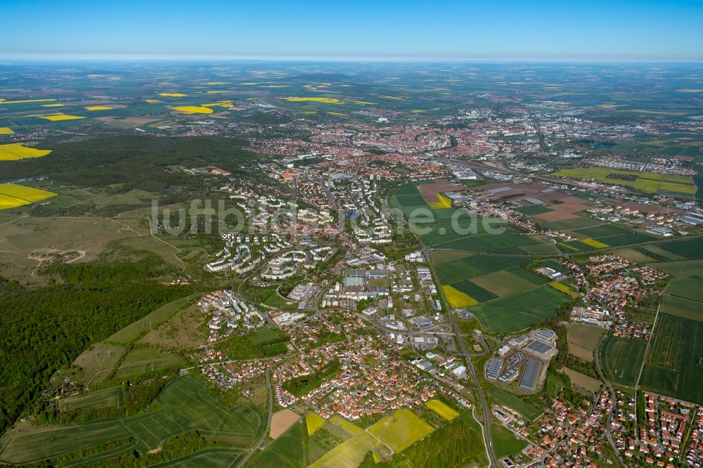 Erfurt aus der Vogelperspektive: Gesamtübersicht und Stadtgebiet mit Außenbezirken und Innenstadtbereich in Erfurt im Bundesland Thüringen, Deutschland