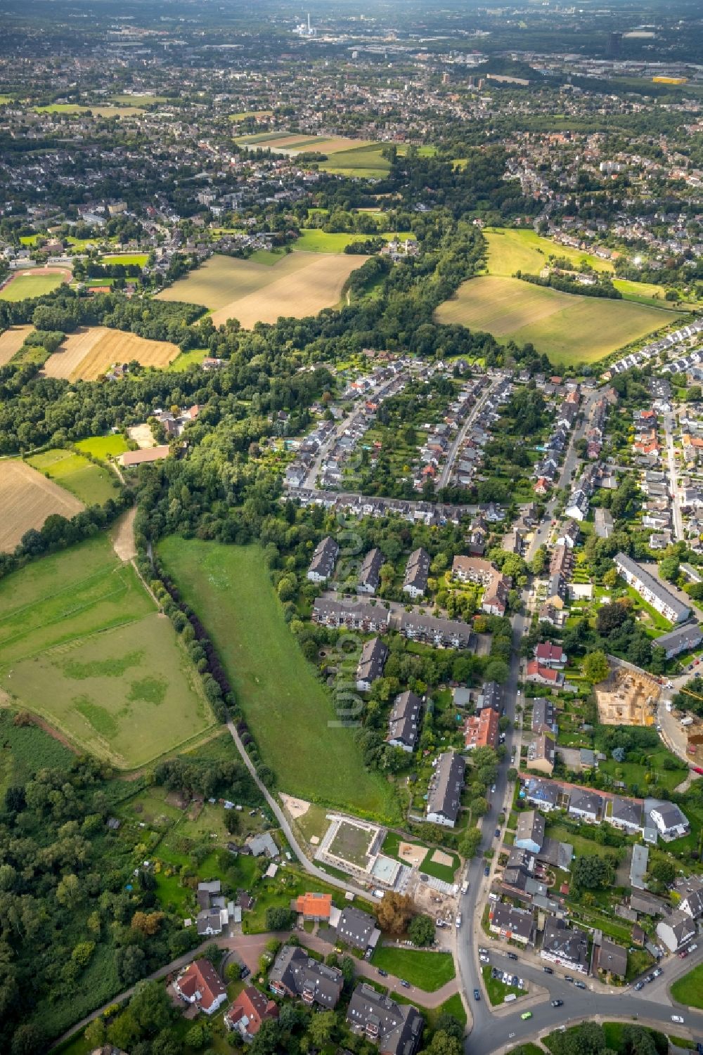 Luftbild Essen - Gesamtübersicht und Stadtgebiet mit Außenbezirken und Innenstadtbereich in Essen im Bundesland Nordrhein-Westfalen - NRW, Deutschland