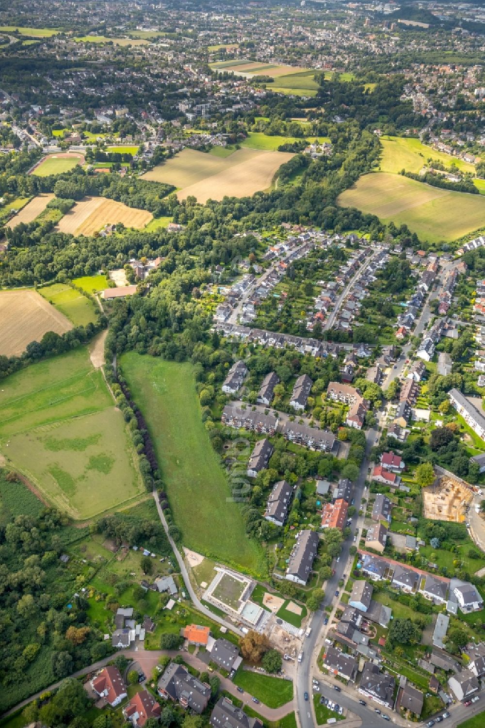 Luftaufnahme Essen - Gesamtübersicht und Stadtgebiet mit Außenbezirken und Innenstadtbereich in Essen im Bundesland Nordrhein-Westfalen - NRW, Deutschland