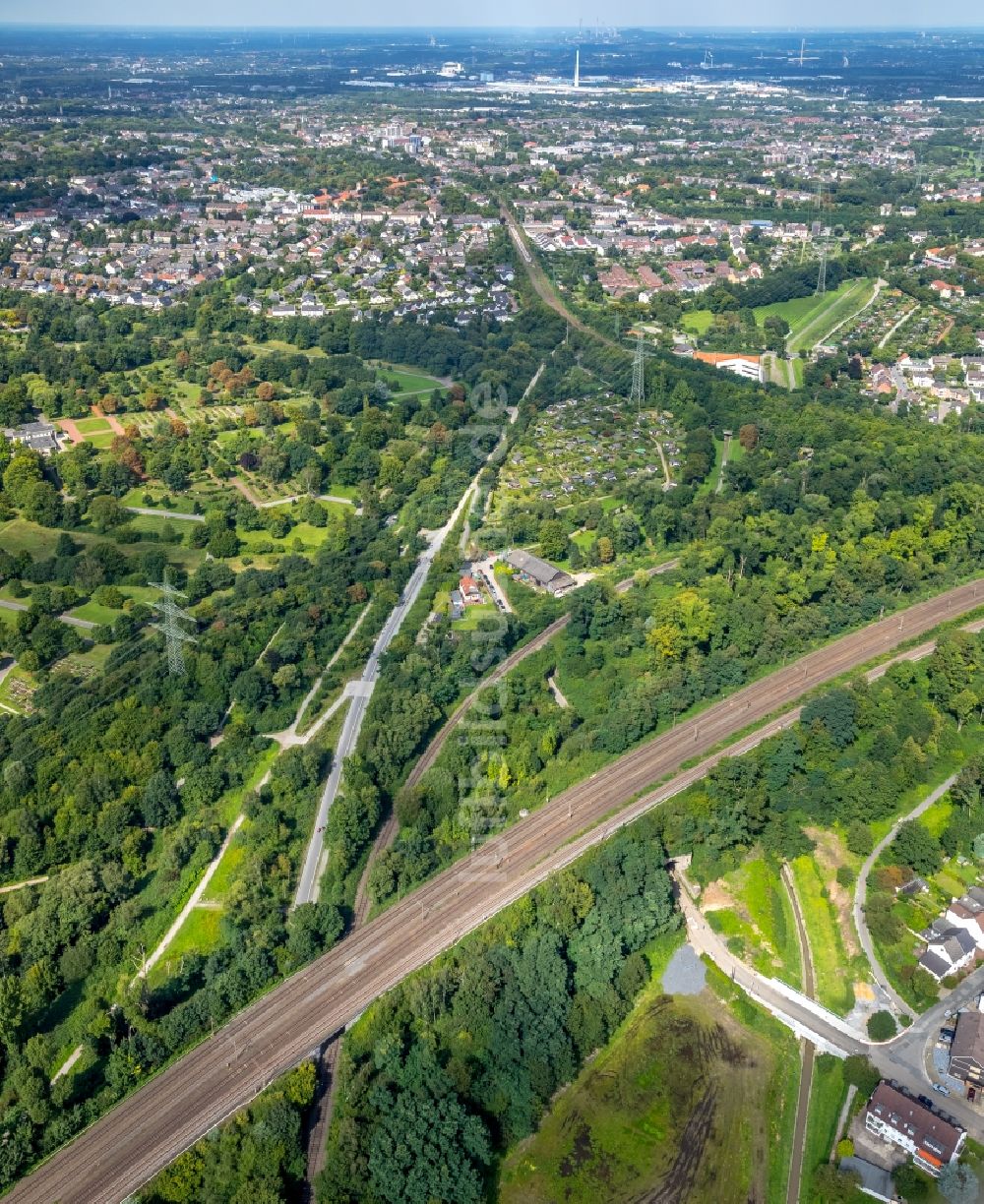 Essen von oben - Gesamtübersicht und Stadtgebiet mit Außenbezirken und Innenstadtbereich in Essen im Bundesland Nordrhein-Westfalen - NRW, Deutschland