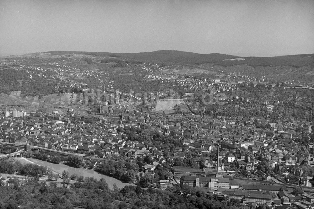 Esslingen am Neckar aus der Vogelperspektive: Gesamtübersicht und Stadtgebiet mit Außenbezirken und Innenstadtbereich in Esslingen am Neckar im Bundesland Baden-Württemberg, Deutschland