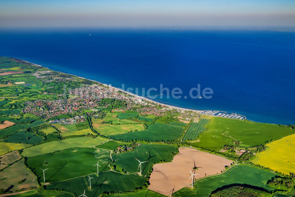 Grömitz aus der Vogelperspektive: Gesamtübersicht und Stadtgebiet mit Außenbezirken und Innenstadtbereich in Grömitz im Bundesland Schleswig-Holstein, Deutschland