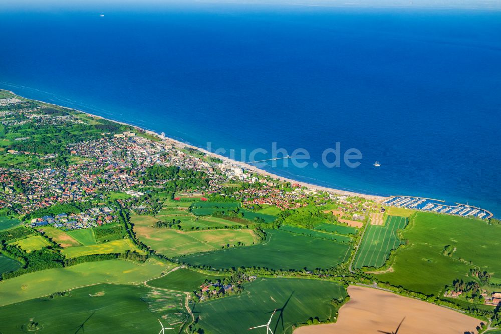 Luftbild Grömitz - Gesamtübersicht und Stadtgebiet mit Außenbezirken und Innenstadtbereich in Grömitz im Bundesland Schleswig-Holstein, Deutschland