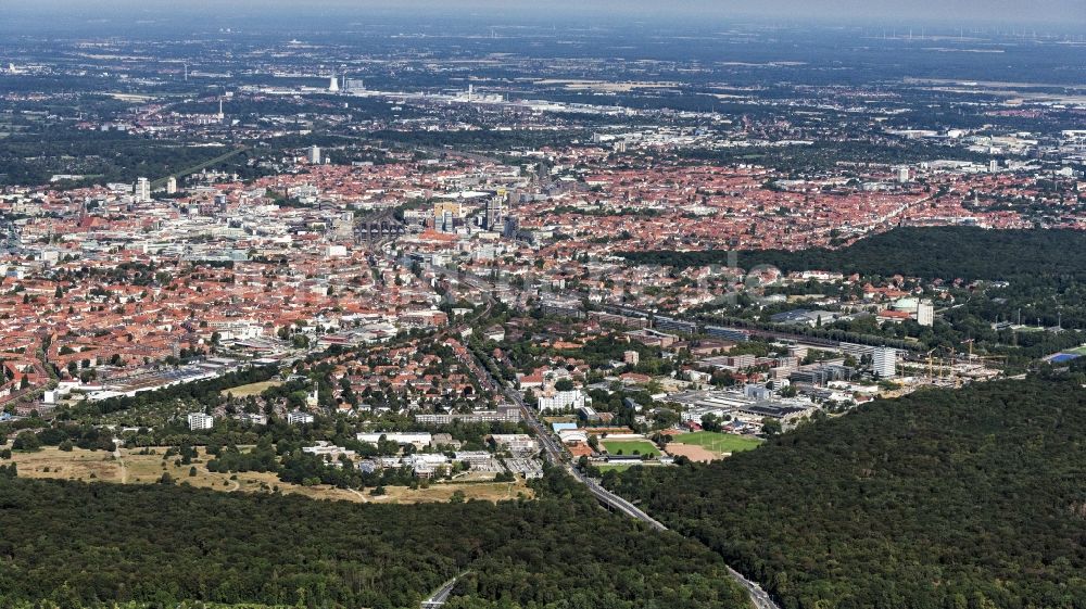 Hannover von oben - Gesamtübersicht und Stadtgebiet mit Außenbezirken und Innenstadtbereich in Hannover im Bundesland Niedersachsen, Deutschland