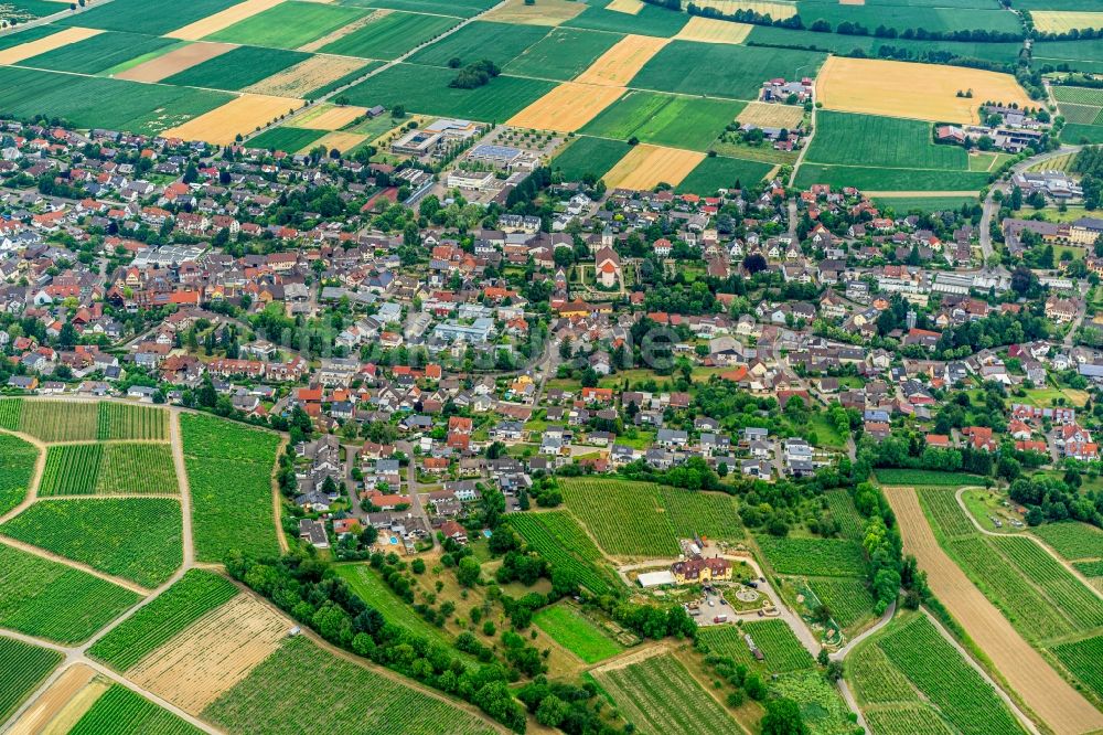 Luftaufnahme Heitersheim - Gesamtübersicht und Stadtgebiet mit Außenbezirken und Innenstadtbereich in Heitersheim im Bundesland Baden-Württemberg, Deutschland