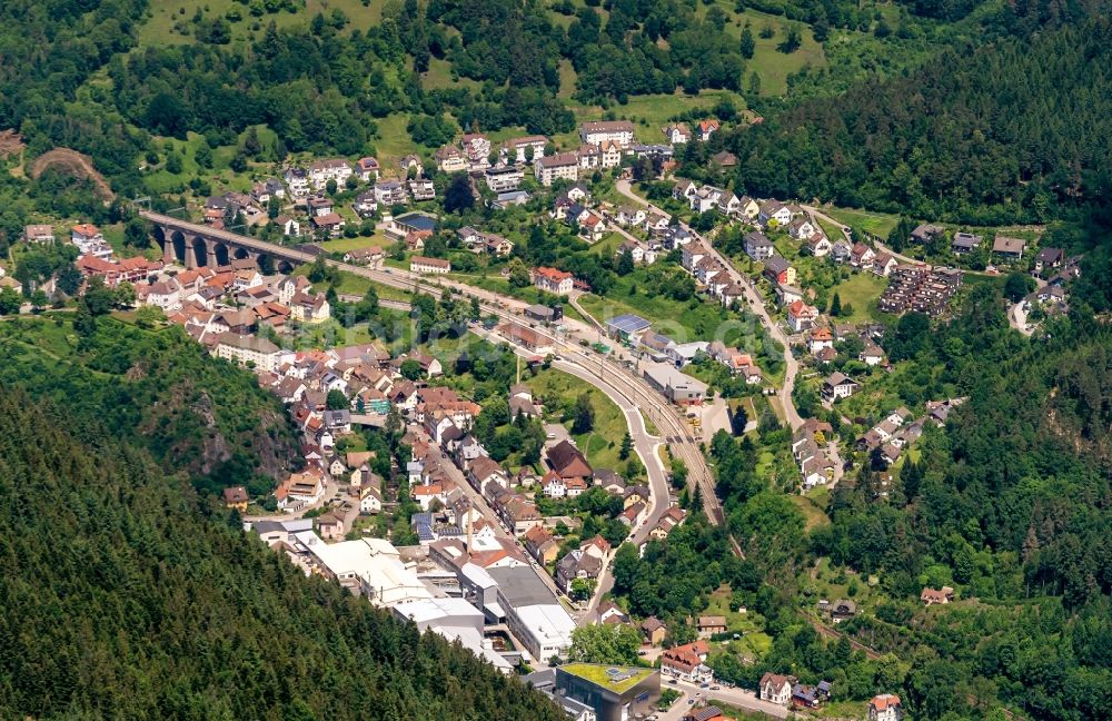 Luftbild Hornberg - Gesamtübersicht und Stadtgebiet mit Außenbezirken und Innenstadtbereich in Hornberg im Bundesland Baden-Württemberg, Deutschland