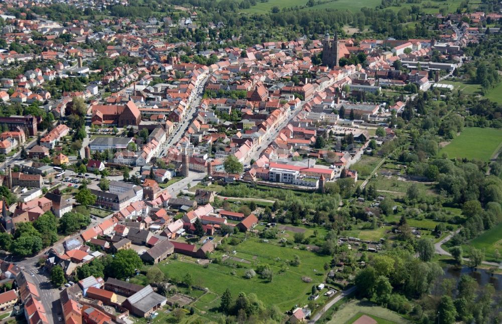 Luftbild Jüterbog - Gesamtübersicht und Stadtgebiet mit Außenbezirken und Innenstadtbereich in Jüterbog im Bundesland Brandenburg, Deutschland