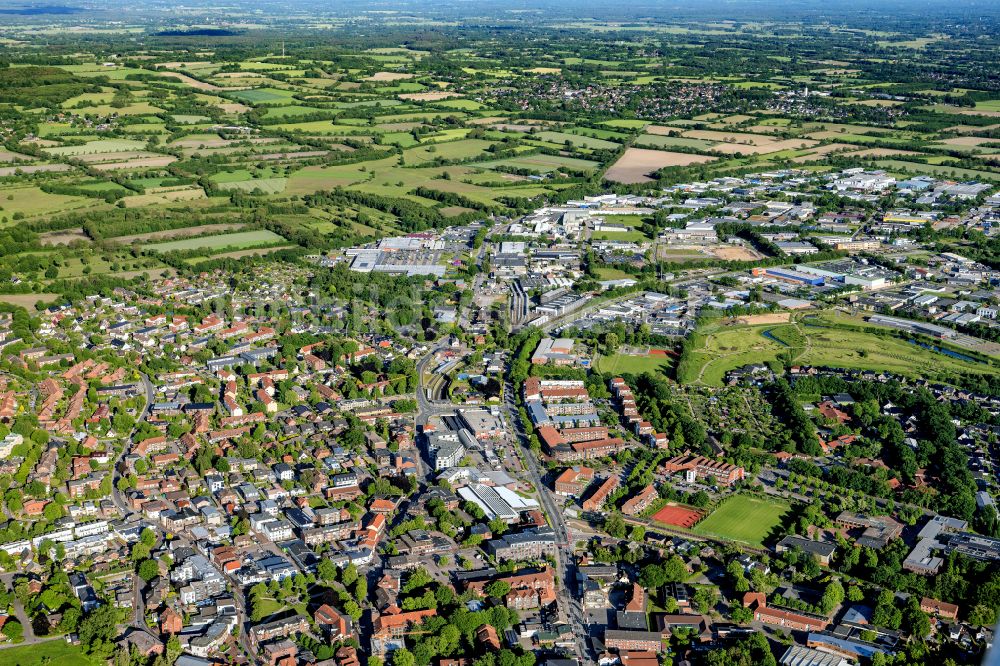 Kaltenkirchen aus der Vogelperspektive: Gesamtübersicht und Stadtgebiet mit Außenbezirken und Innenstadtbereich in Kaltenkirchen im Bundesland Schleswig-Holstein, Deutschland