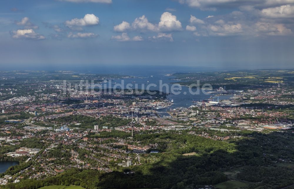 Luftbild Kiel - Gesamtübersicht und Stadtgebiet mit Außenbezirken und Innenstadtbereich in Kiel im Bundesland Schleswig-Holstein, Deutschland